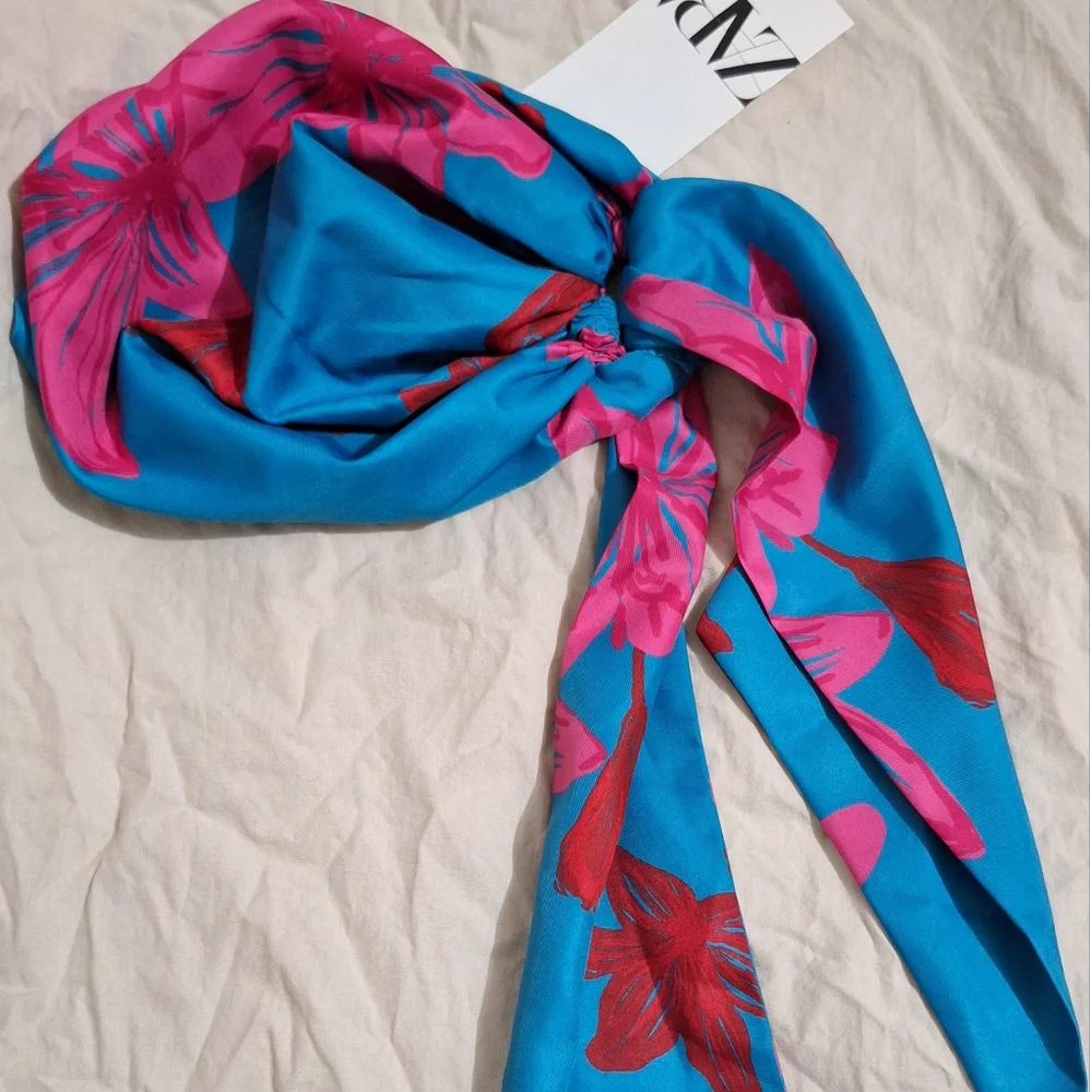 NWT BLUE PINK PRINT HEAD WRAP